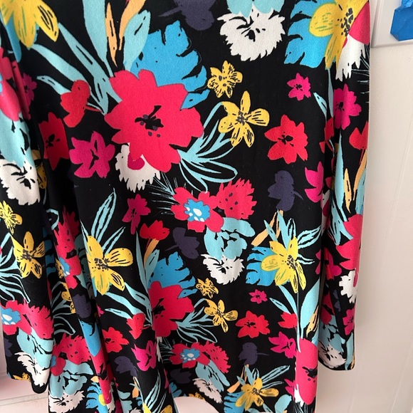 Lula Roe Cardigan Lightweight Floral Sweater in Perfect condition, versatile - Picture 5 of 5